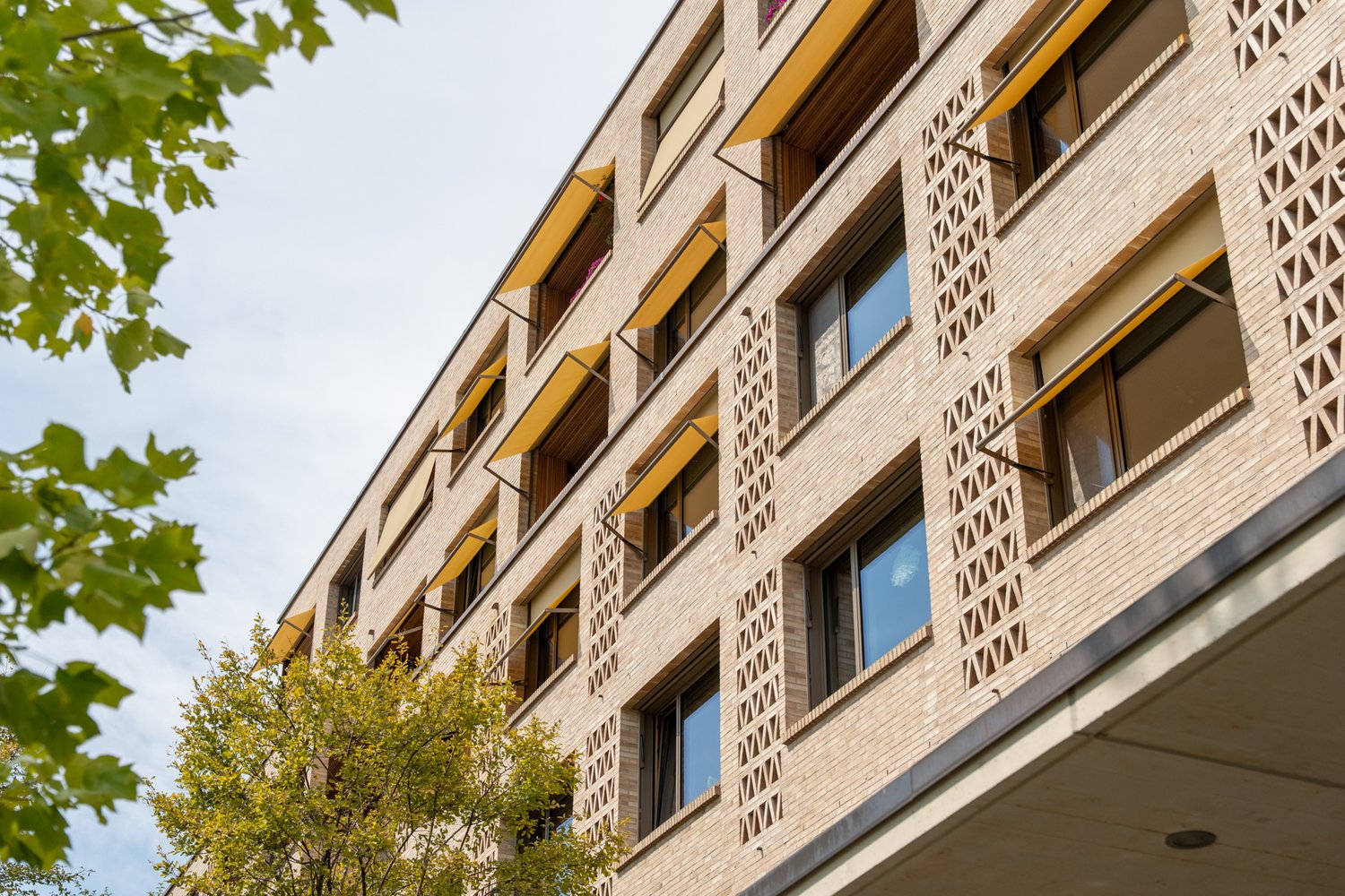 Fassade des St. Anna in Luzern - Klinkerfassade