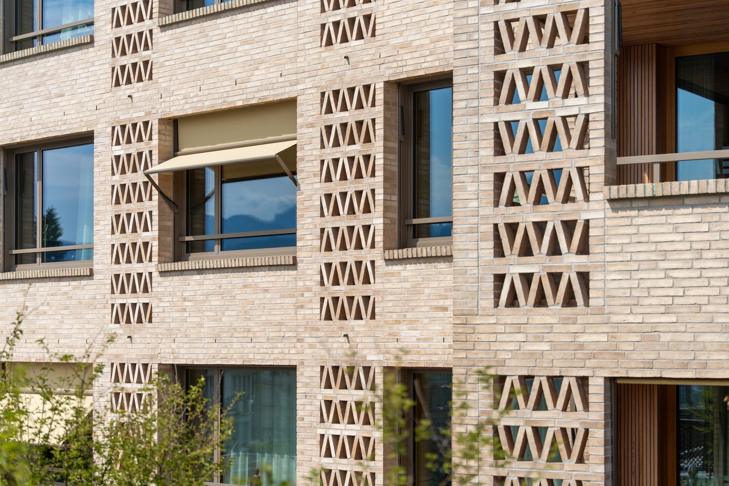 Fassade des St. Anna in Luzern - Klinkerfassade
