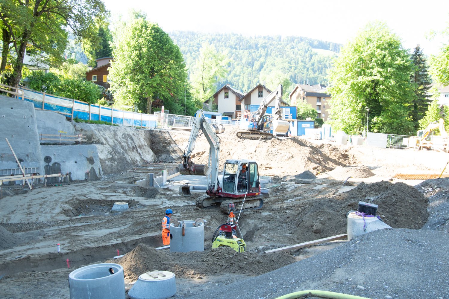Baugrube des MFH im Obernau