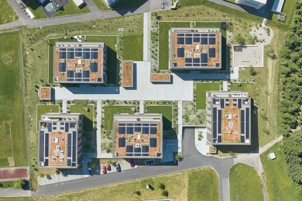 Solaranlage auf dem Dach der Wohnüberbauung Rütipark in Rain