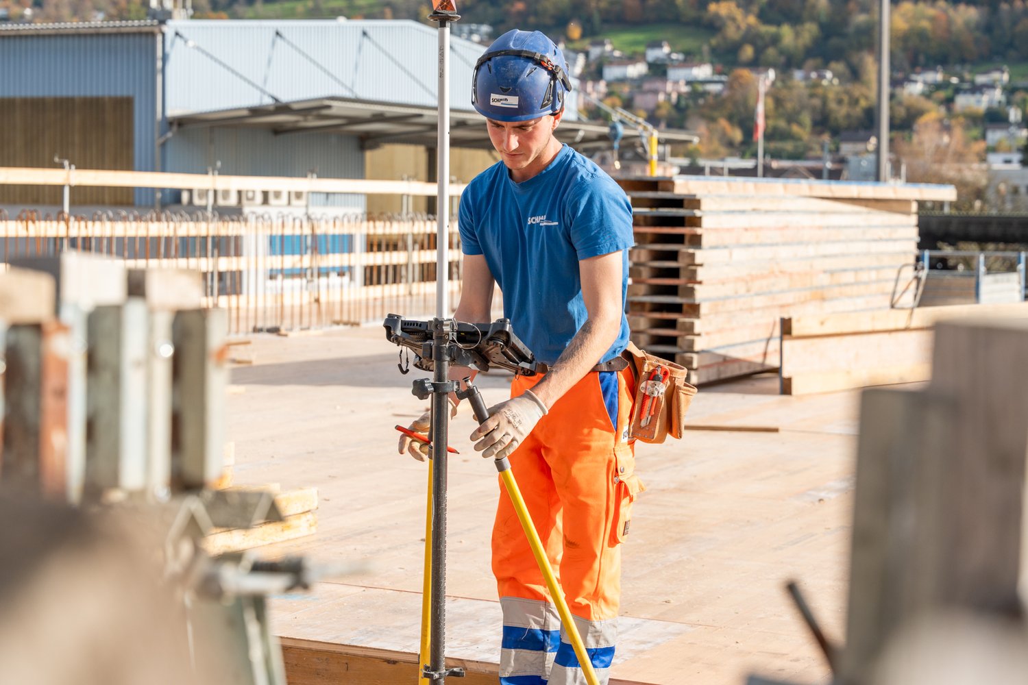 Schmid Mitarbeiter bei der Arbeit