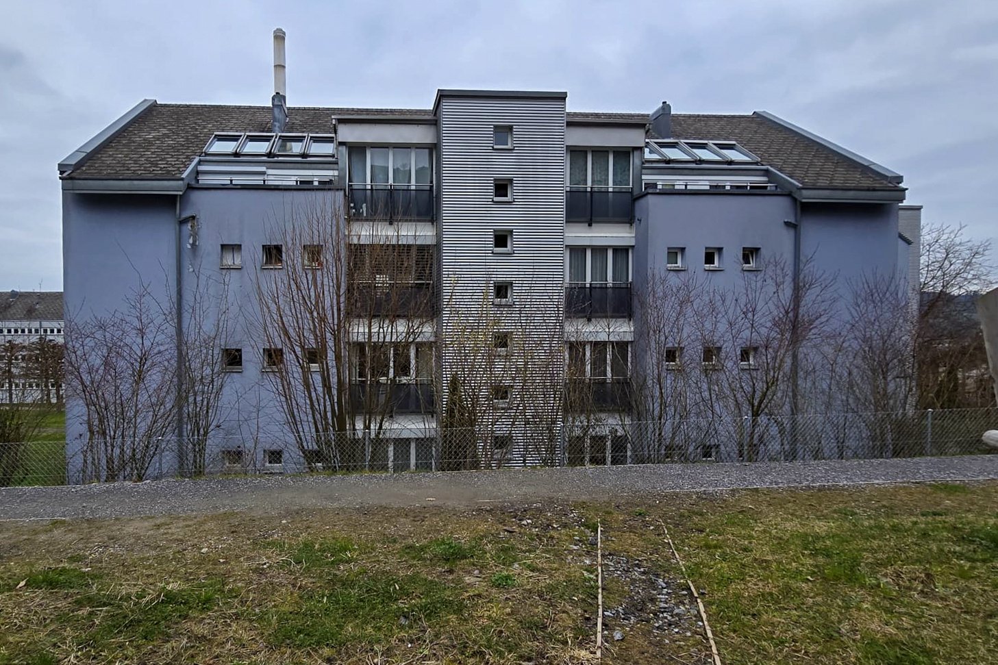 Fassade des MFH Klausfeld in Root