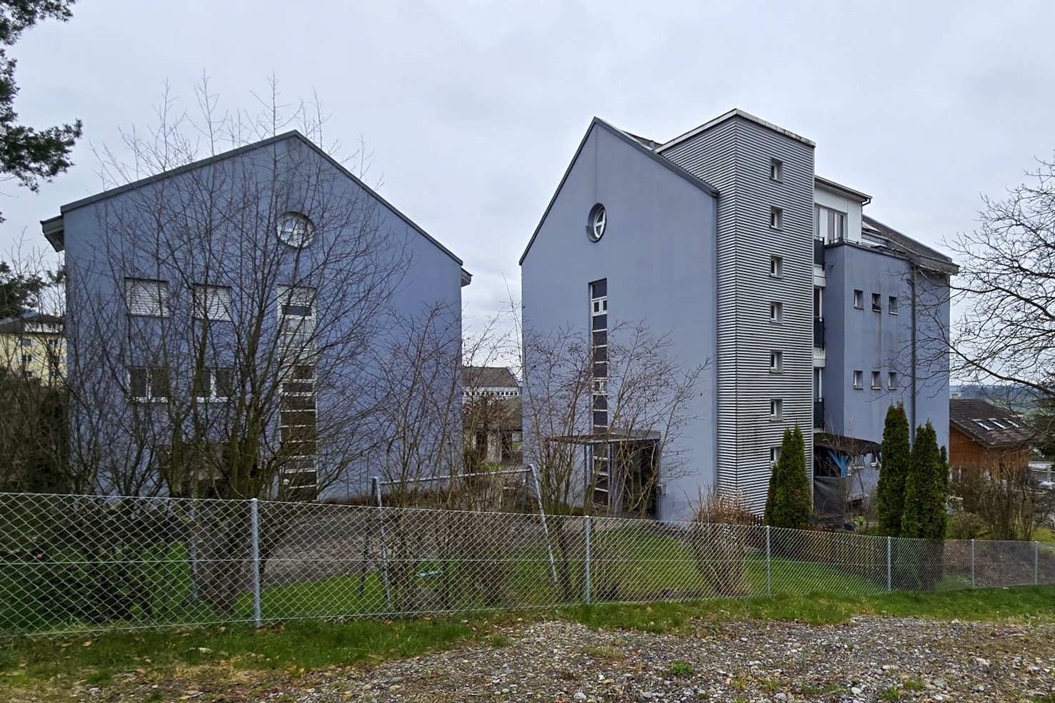 Fassade des MFH Klausfeld in Root