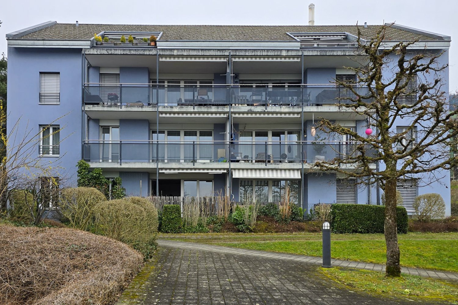 Fassade des MFH Klausfeld in Root