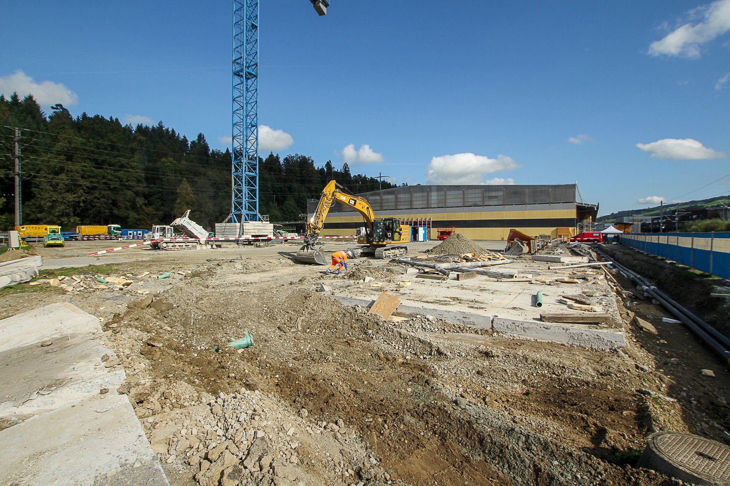 Baumeisterarbeiten bei der Erweiterung der Produktionshalle in Root