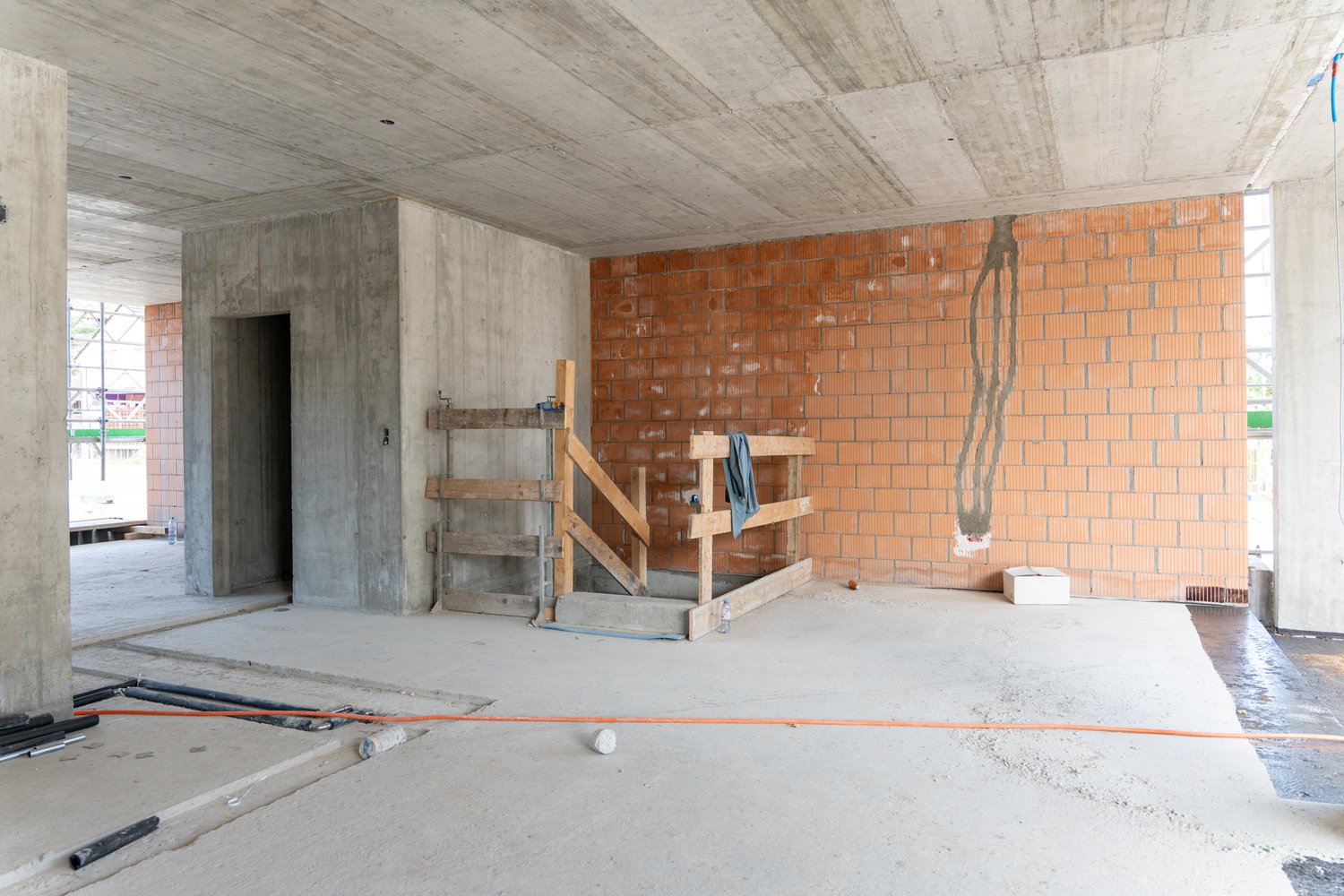 Innenraum mit Treppenabgang