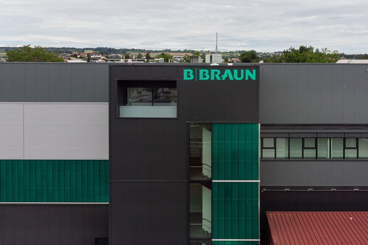 B. Braun AG in Sempach - Aussenansicht der neuen Produktionshalle
