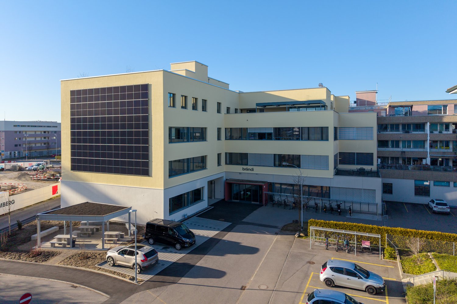 Sanierte Fassade des AWB Brändi Sursee