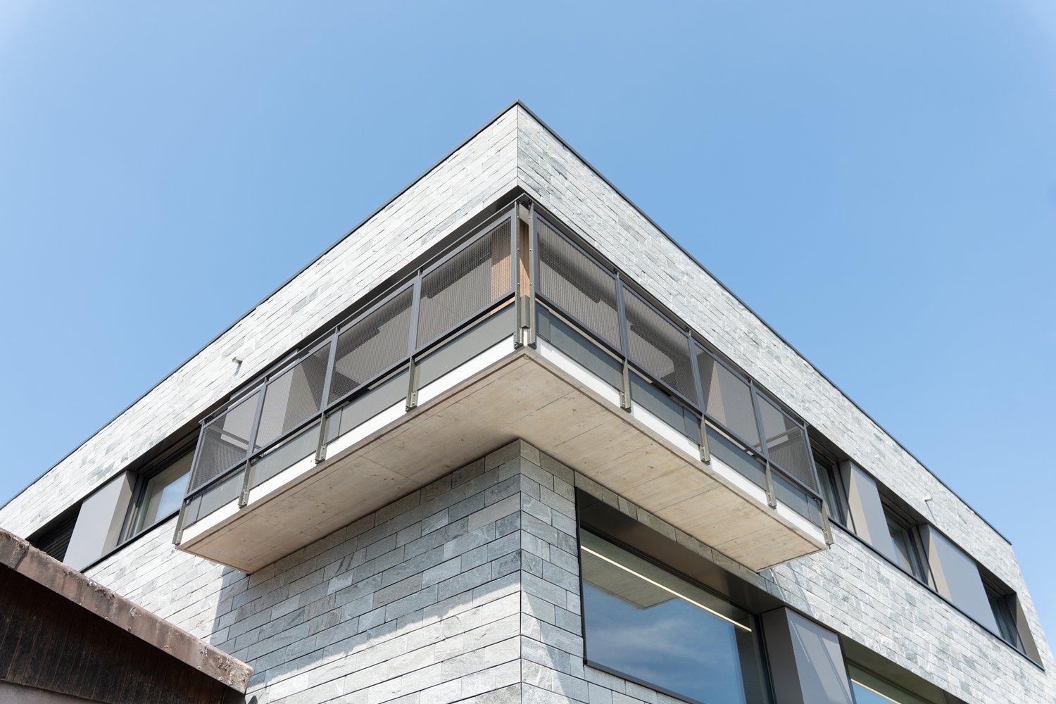 Untersicht vom Balkon