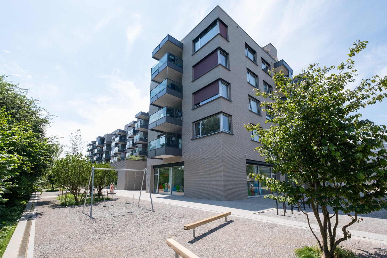 Fassade des Wohn- und Geschäftshauses am Mytenquai in Zürich