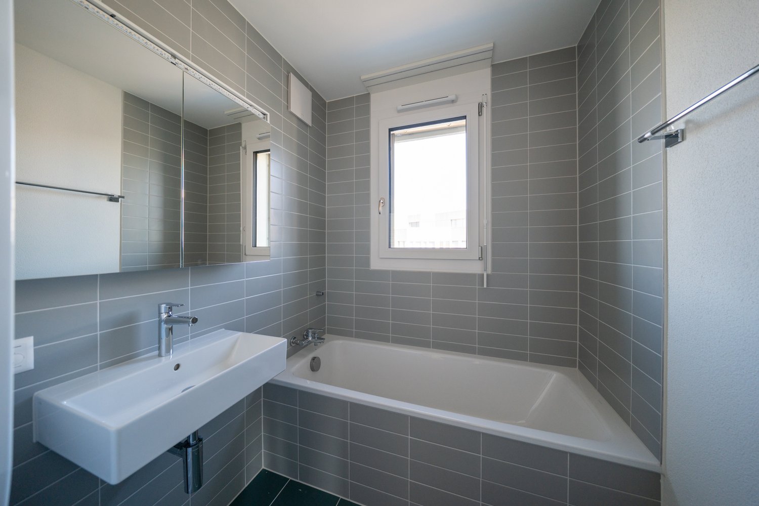 Nasszelle mit Badewanne