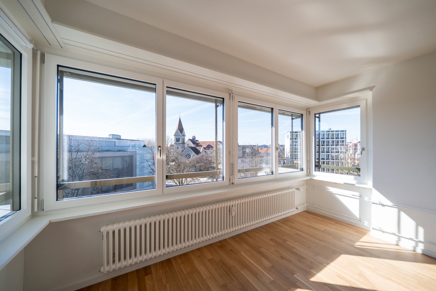 Wohnraum mit Blick auf Zug