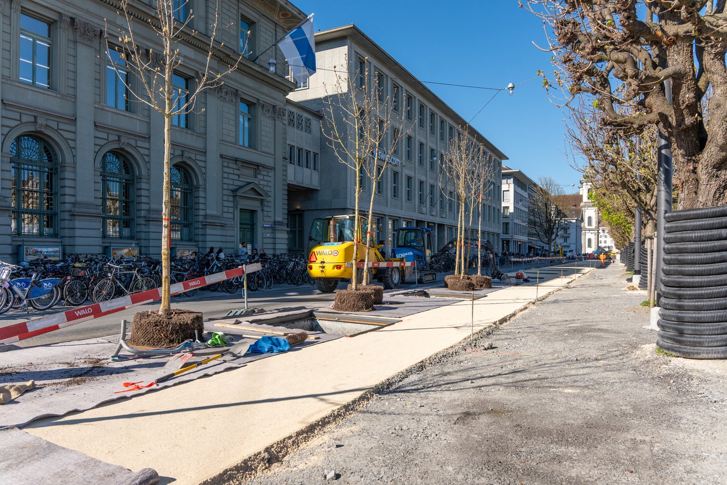 Bahnhofstrasse in Luzern in der provisorisch die Bäume stehen