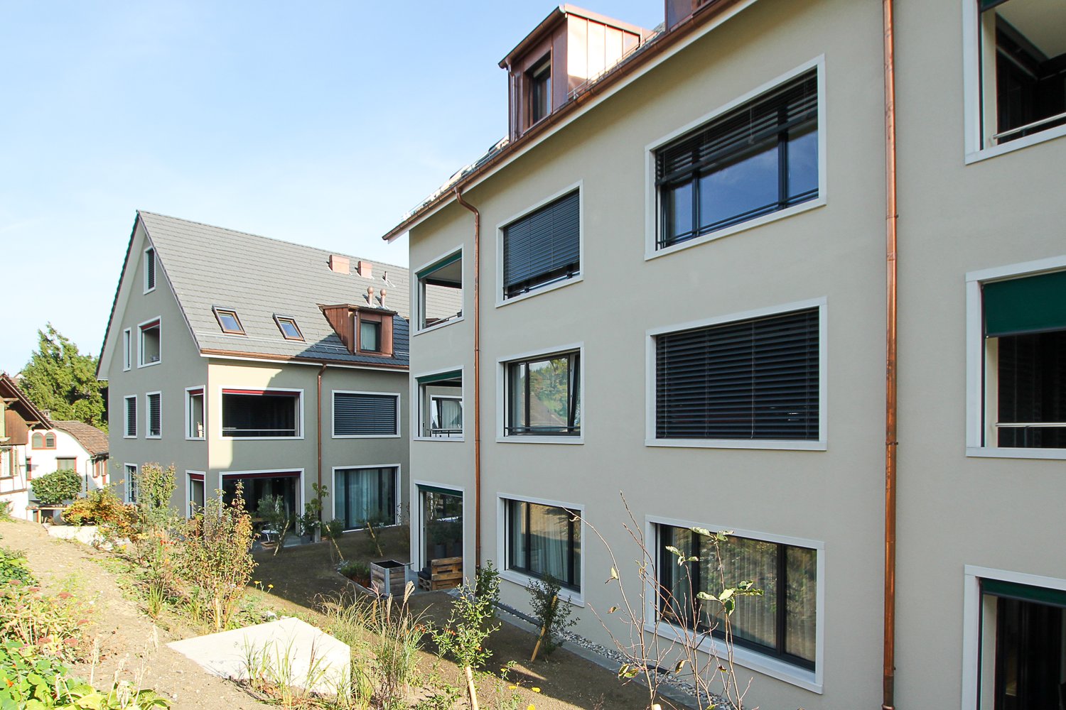 Fassade der zwei MFH an der Alte Landstrasse in Oberrieden