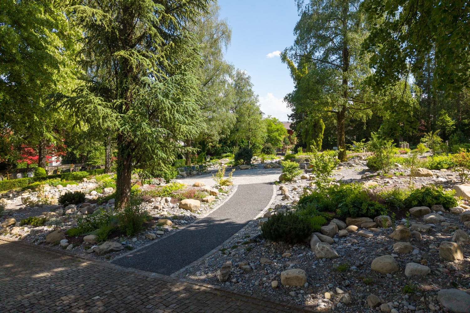 Drohnenaufnahme Steingarten Friedhof Thalwil