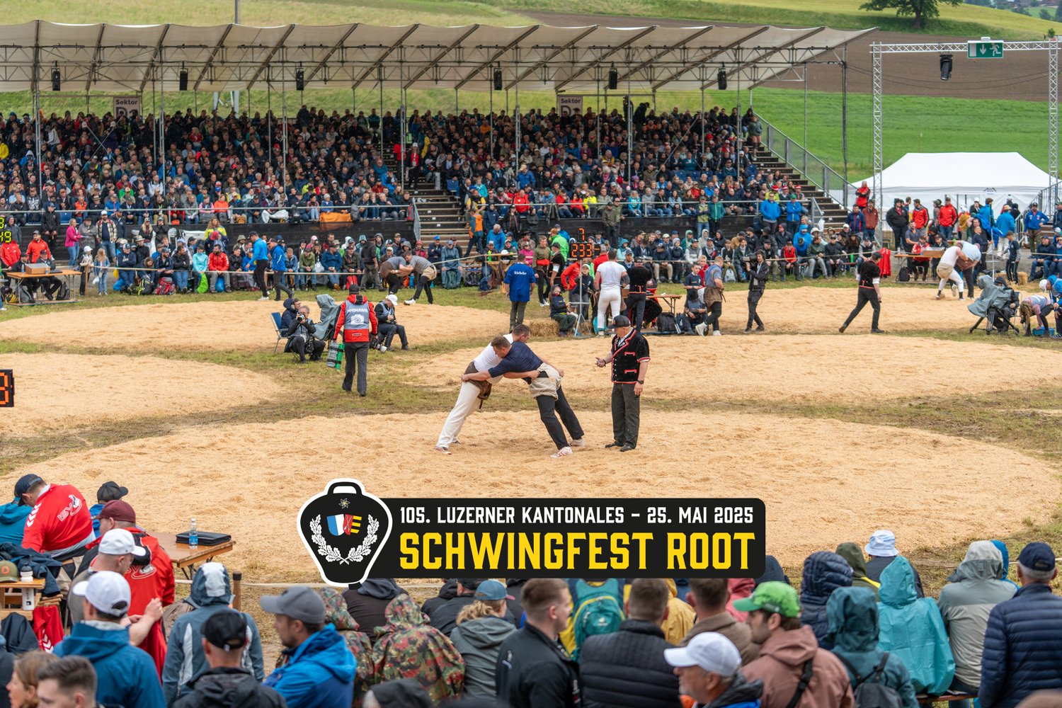 Schwingarena am Schwingfest in Root mit Logo