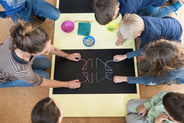 Spielende Kinder beim Verein KUKA