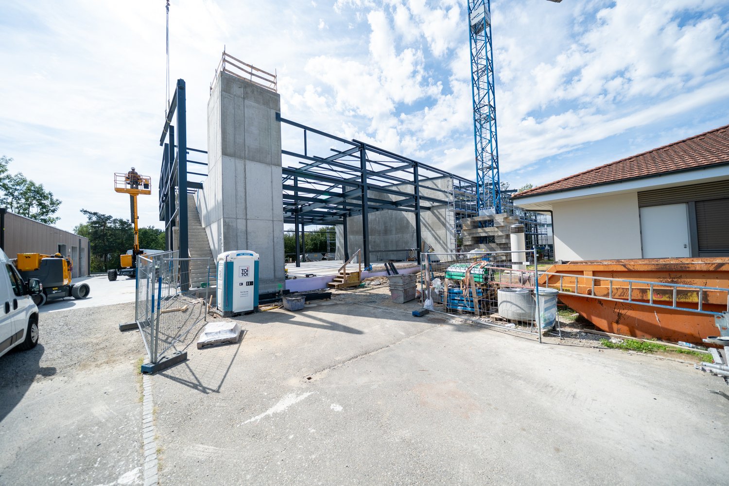 Rohbau der Produktionshalle in Oftringen