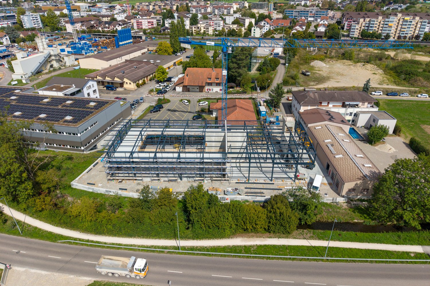 Drohnenaufnahme Produktionshalle in Oftringen - Rohbau